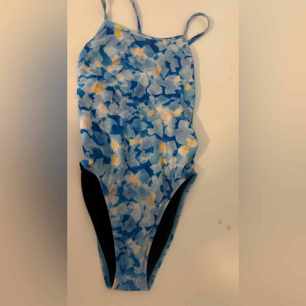 Perry - blue and yellow flowers (26)